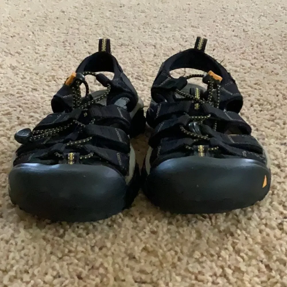 Size 8 Black Keens!!!